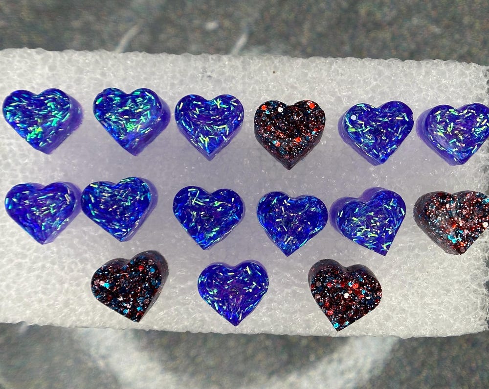 Mini heart Pins – Set of 16